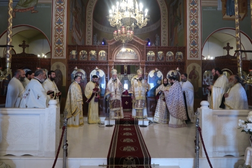 Δισαρχιερατική Θεία Λειτουργία στον Μητροπολιτικό Ναό Φηρών Σαντορίνης 