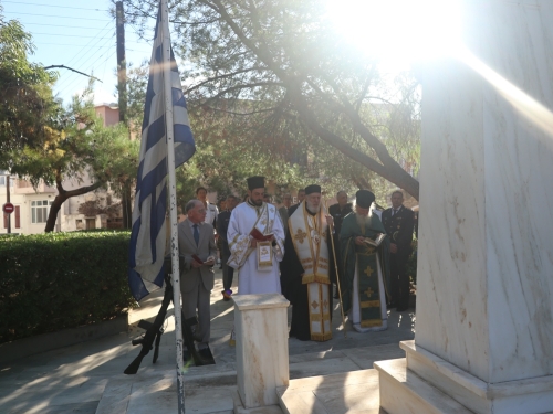 Ο Σεβασμιώτατος κ. Δωρόθεος Β’ τίμησε σήμερα τους 8.000 θανόντες από την πείνα κατά την Κατοχή Ερμουπολίτες 