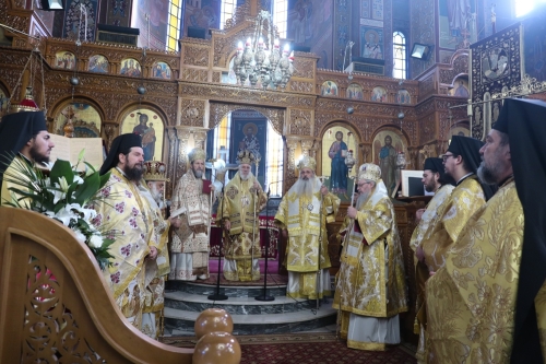 Πολυαρχιερατική Θεία Λειτουργία στον Ιερό Ναό των Αγίων Τεσσαράκοντα Μαρτύρων στη Λάρισα