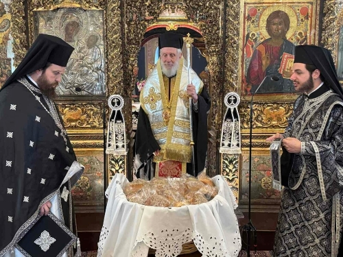 Ο Σεβασμιώτατος κ. Δωρόθεος Β΄ ευχήθηκε στον άγοντα τα ονοματήριά του Ηγούμενο της Ιεράς Μονής Παναγίας Τουρλιανής Μυκόνου