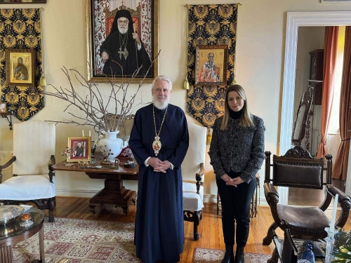 Η Επίτιμος Γραμματέας της Αποκεντρωμένης Διοίκησης Αιγαίου στον Σεβασμιώτατο κ. Δωρόθεο Β’