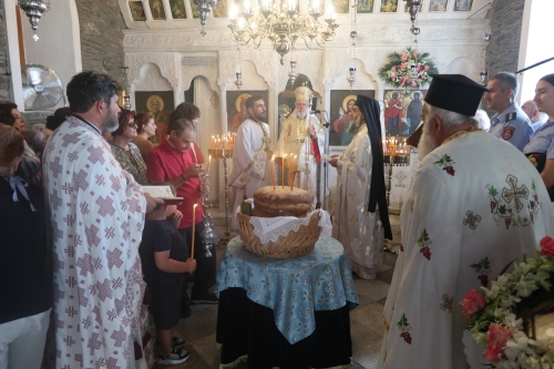 Αρχιερατική Θεία Λειτουργία στην Ιερά Μονή της Αγίας Ειρήνης Χρυσοβαλάντου, στα Αποίκια της Άνδρου