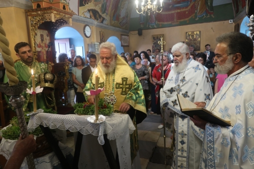 Στην απομακρυσμένη, μικρή και ολιγάνθρωπη νήσο Σίκινο τιμήθηκε σήμερα η Παγκόσμιος Ύψωση του Τιμίου Σταυρού 