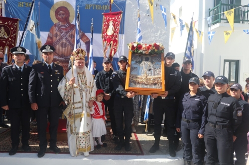 Ολόφωτη υπό τις λαμπρἐς του ηλίου μαρμαρυγές, η Μύκονος τίμησε πανδήμως τον Προστάτη της Άγιο Μεγαλομάρτυρα Αρτέμιο